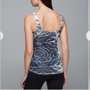 Lululemon Amala Tank
Pretty Plume Angel Wing Black
